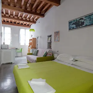 Ludovica - Backpackers House Apartment Vernazza